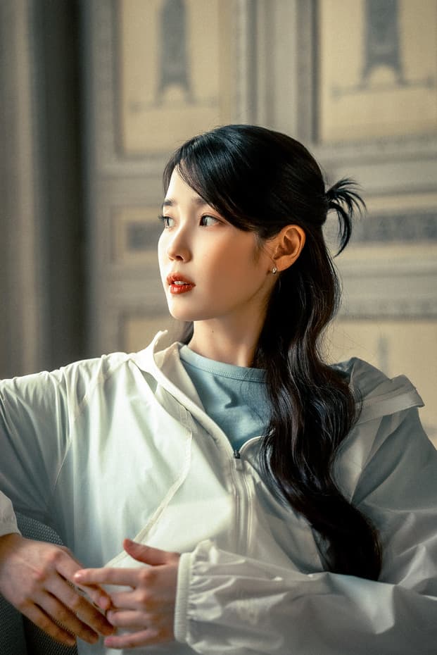 “일이 제 유일한 취미예요”, 아이유의 요즘 이미지 1